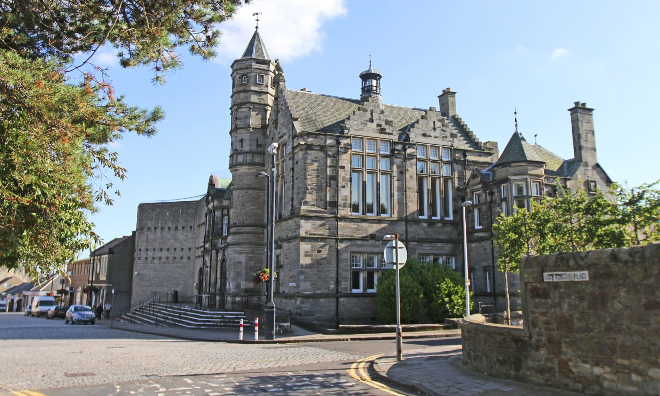 Three face drug charges after police raid on property in Fife - Vimarsana News