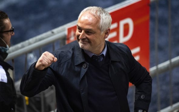 Former Dundee United star Ray McKinnon is in line for Brechin job.