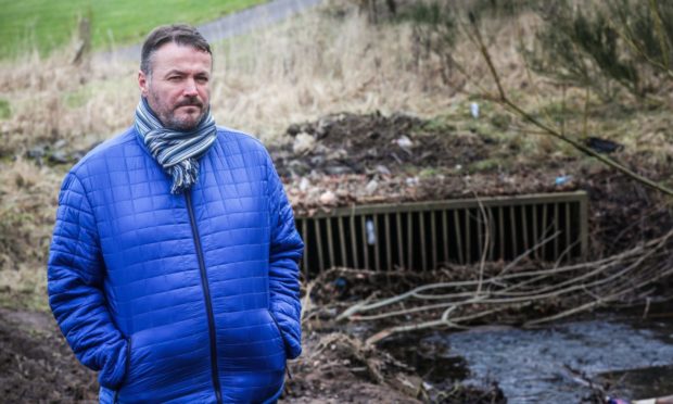 litter picking Angus