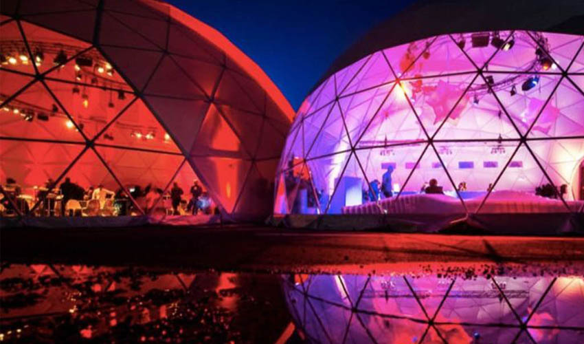snow globe bar manchester Featured Image for You Can Enjoy Gin Hot Toddies at This Wintry Geo Snow Globe Dome