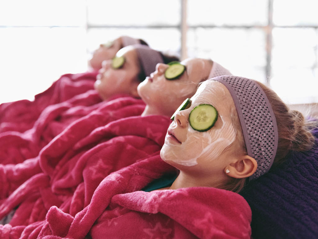girl pamper party party at home