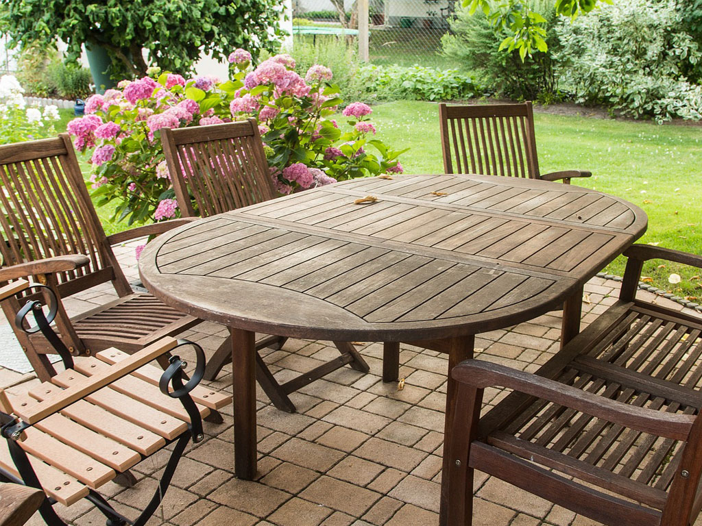 restore garden furniture