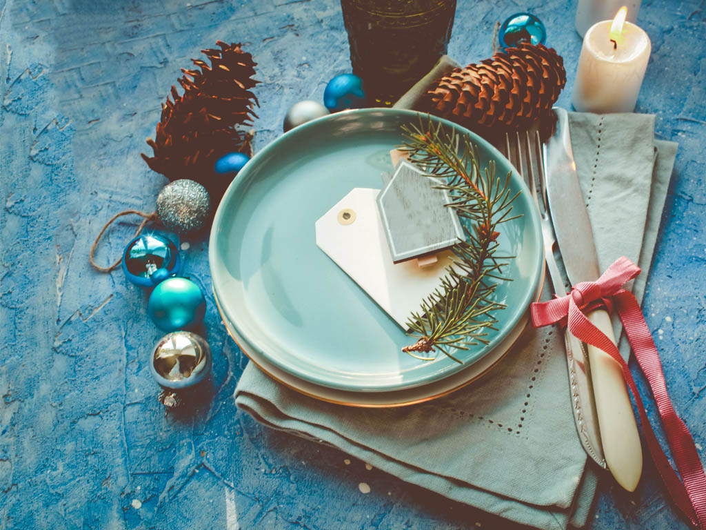 Modern Christmas Table Settings Ideas