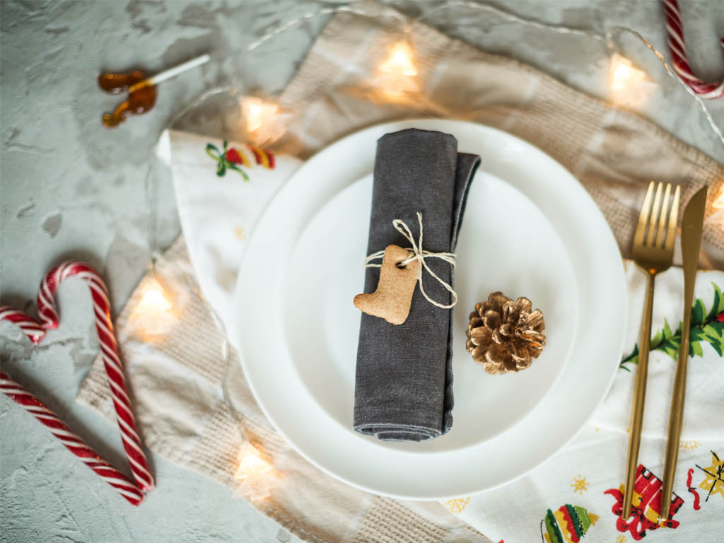 Modern Christmas Table Settings Ideas