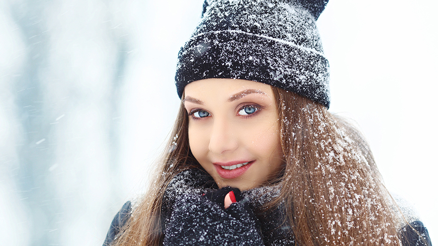 Winter young woman portrait. Beauty Joyful Model Girl laughing and having fun in winter park. Beautiful young woman laughing outdoors. Enjoying nature, wintertime. Pic: Istockphoto