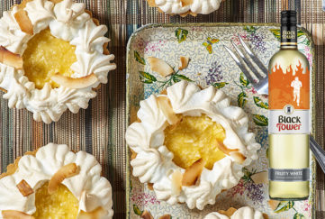 Pineapple and coconut pie with wine