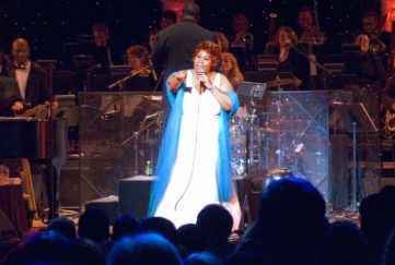 Aretha Franklin performing at the official opening of the William J. Clinton Presidential Library November 18, 2004 Pic: Rex/Shutterstock