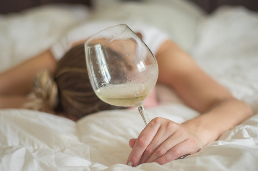 Woman, blond hair, fainted in bed after drinking