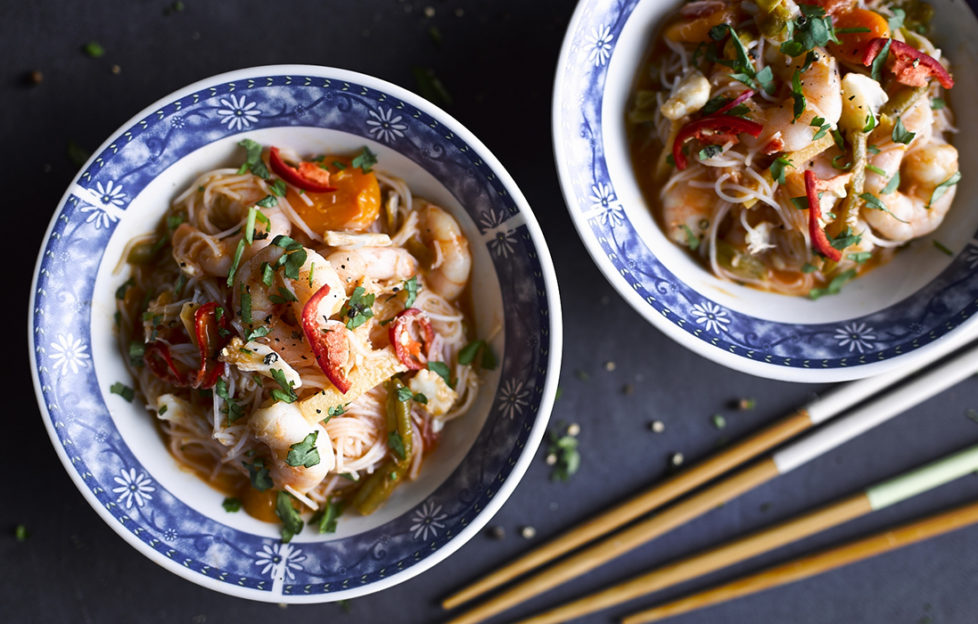 easy laksa with king prawns in blue patterned bowls with chopsticks