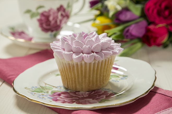 Chrysanthemum cupcake using mini marshmallows Pic: Lighthouse Photography
