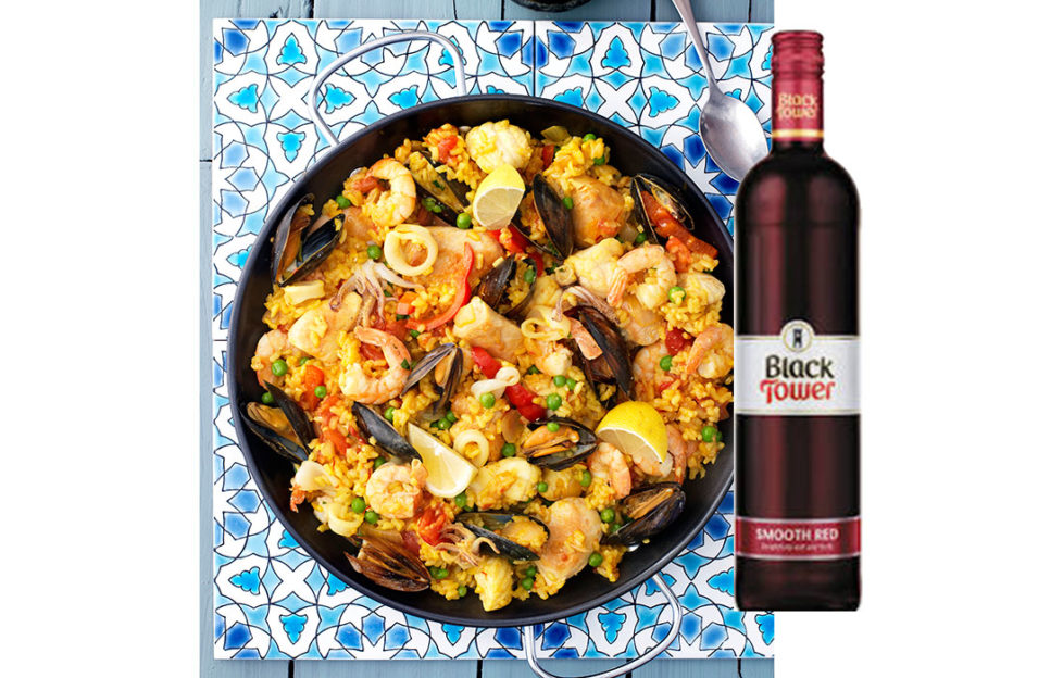 Paella and red wine