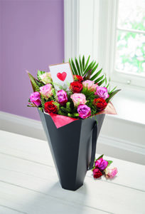 Valentine’s Gift Bag Bouquet (£15.99)