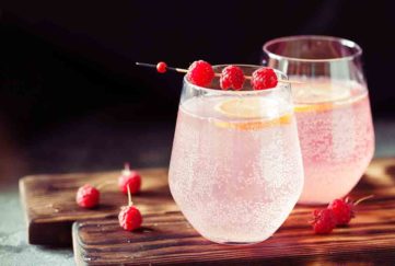 Gin spritz cocktail
