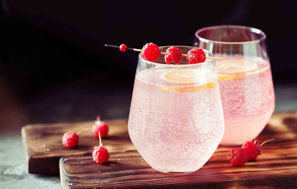 Gin spritz cocktail