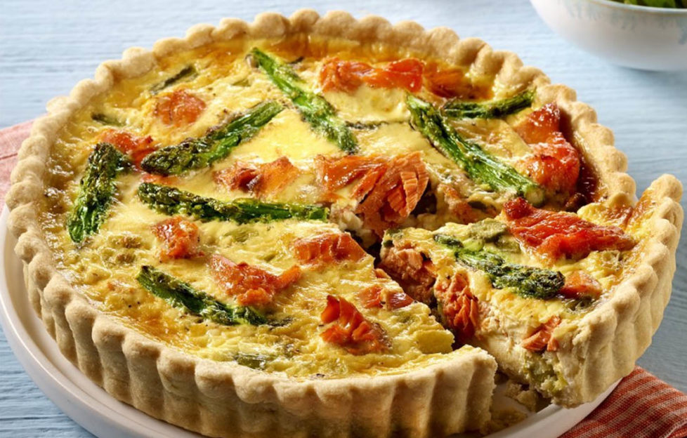 Salmon quiche with asparagus and spring onions