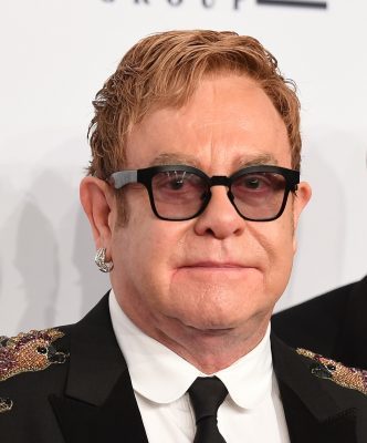Sir Elton John attends the 15th Annual Elton John AIDS Foundation An Enduring Vision Benefit at Cipriani Wall Street on November 2, 2016 in New York City. / AFP / ANGELA WEISS (Photo credit should read ANGELA WEISS/AFP/Getty Images)