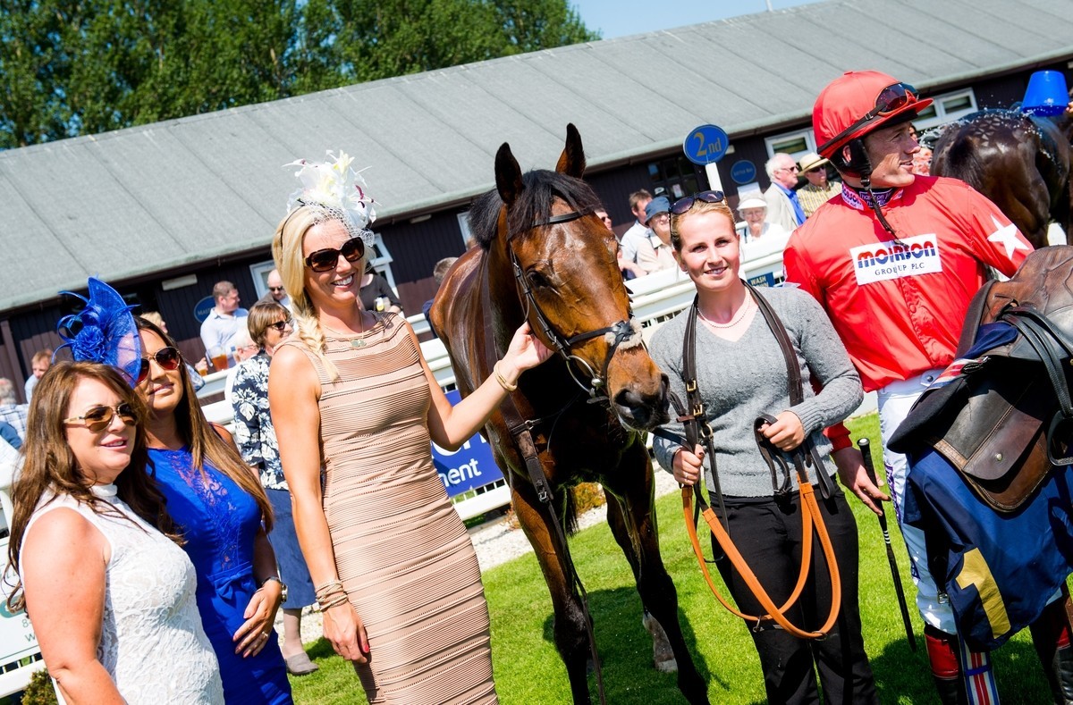 Look Out Your Finest Fashions for Perth Races Ladies Day No.1 Magazine