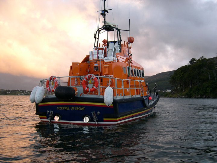 Portree lifeboat ferries medical personnel to Raasay emergency
