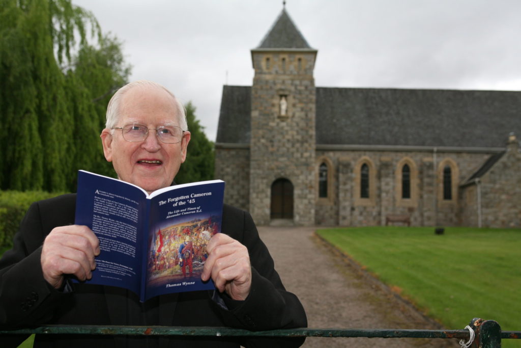 pay tribute to muchloved priest Father Tom The Oban Times