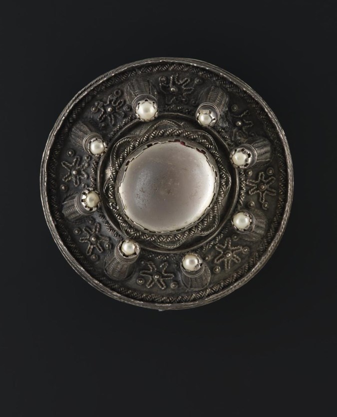 broach of lorne charmstone