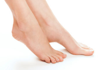 Female foot toenails