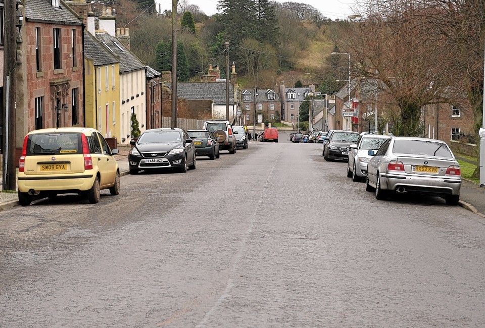 Auchenblae yellow lines are to be painted a more mellow yellow in "sympathy" with its conservation status.