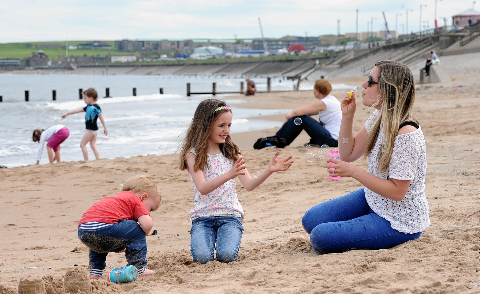 It is expected to be overcast in the north east for the next few days, although a warm summer has been predicted