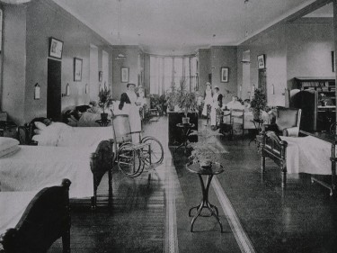 Patients and nurses on a ward at Kingseat  - it was the mental health facility in Aberdeenshire. This dates from 1904/1905.