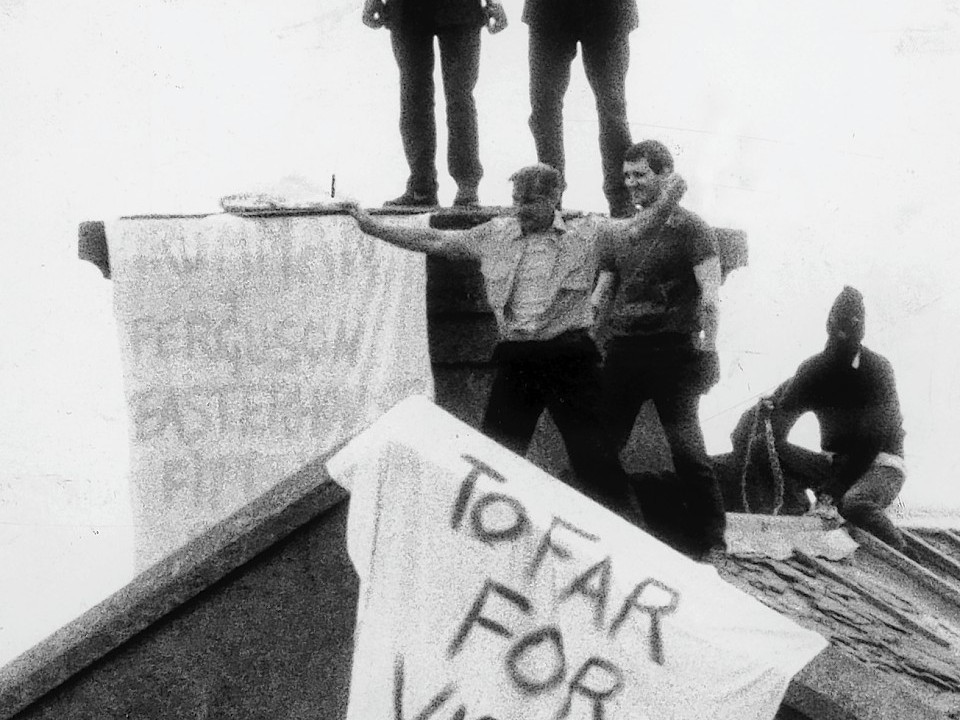 HMP Peterhead came to the national attention during riots in 1987 when prisoners took prison guards hostage on the roof with Margaret Thatcher deploying the SAS to regain control.
