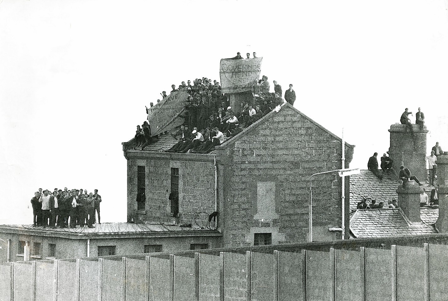 HMP Peterhead came to the national attention during riots in 1987 when prisoners took prison guards hostage on the roof with Margaret Thatcher deploying the SAS to regain control.