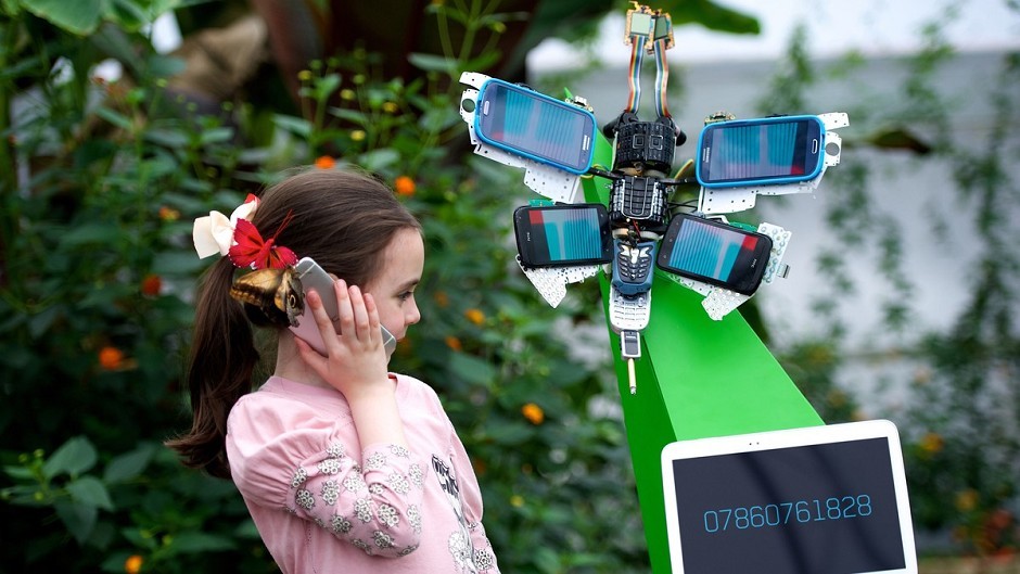 O2 Recycle has created a series of mechanical butterflies entirely out of old mobile phones