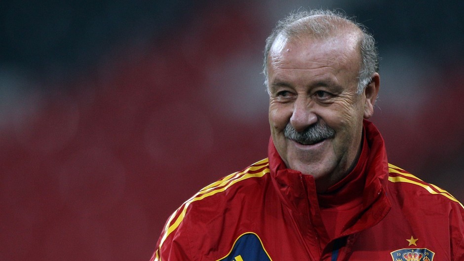 Vicente del Bosque currently manages the Spanish national team. 