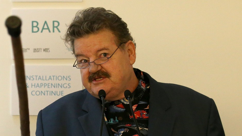 Robbie Coltrane took part in a theatre production organised by David MacLennan, who has died aged 65