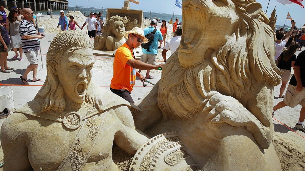Sculptor Jooneng Tan, of Singapore, details his sculpture during the final day of the DO AC Sand Sculpting World Cup competition on the beach at Pennsylvania Avenue in Atlantic City