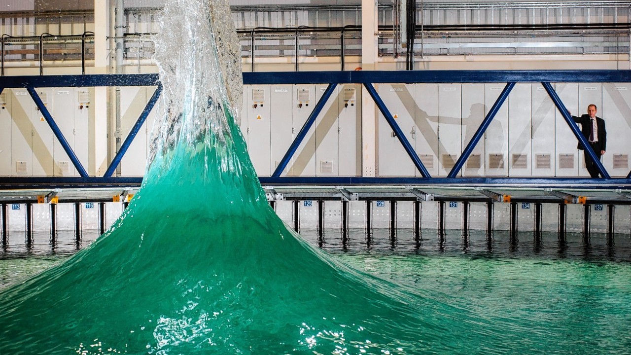 A new world-class large scale testing facility which simulates waves and currents for marine energy devices was yesterday officially opened at the University of Edinburgh's Kings Buildings