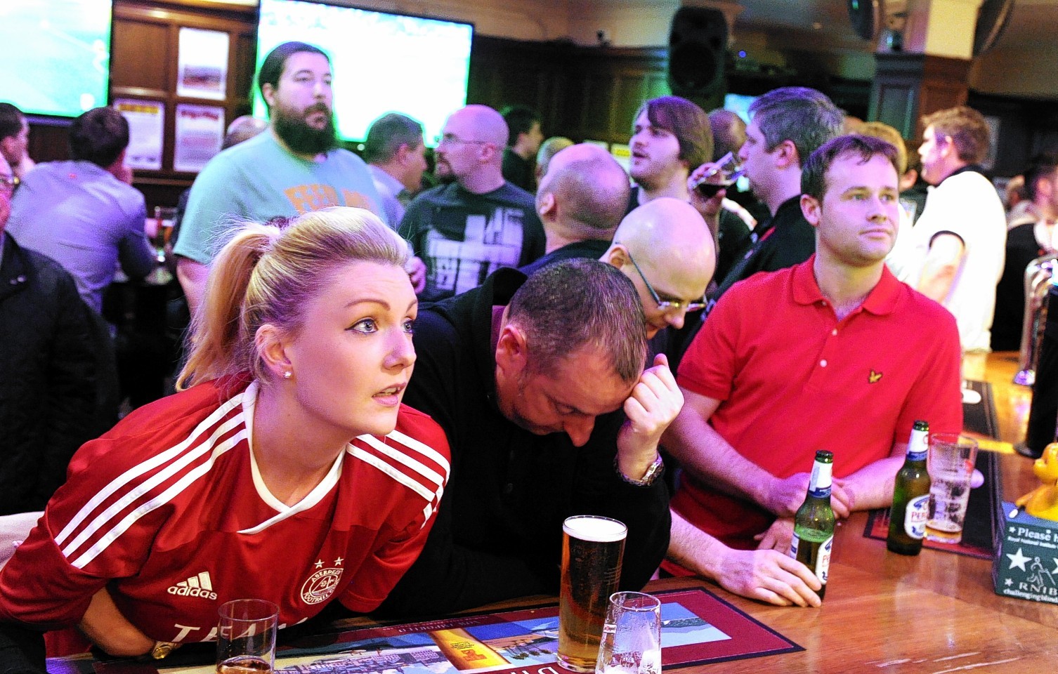 Aberdeen fans in teh pub