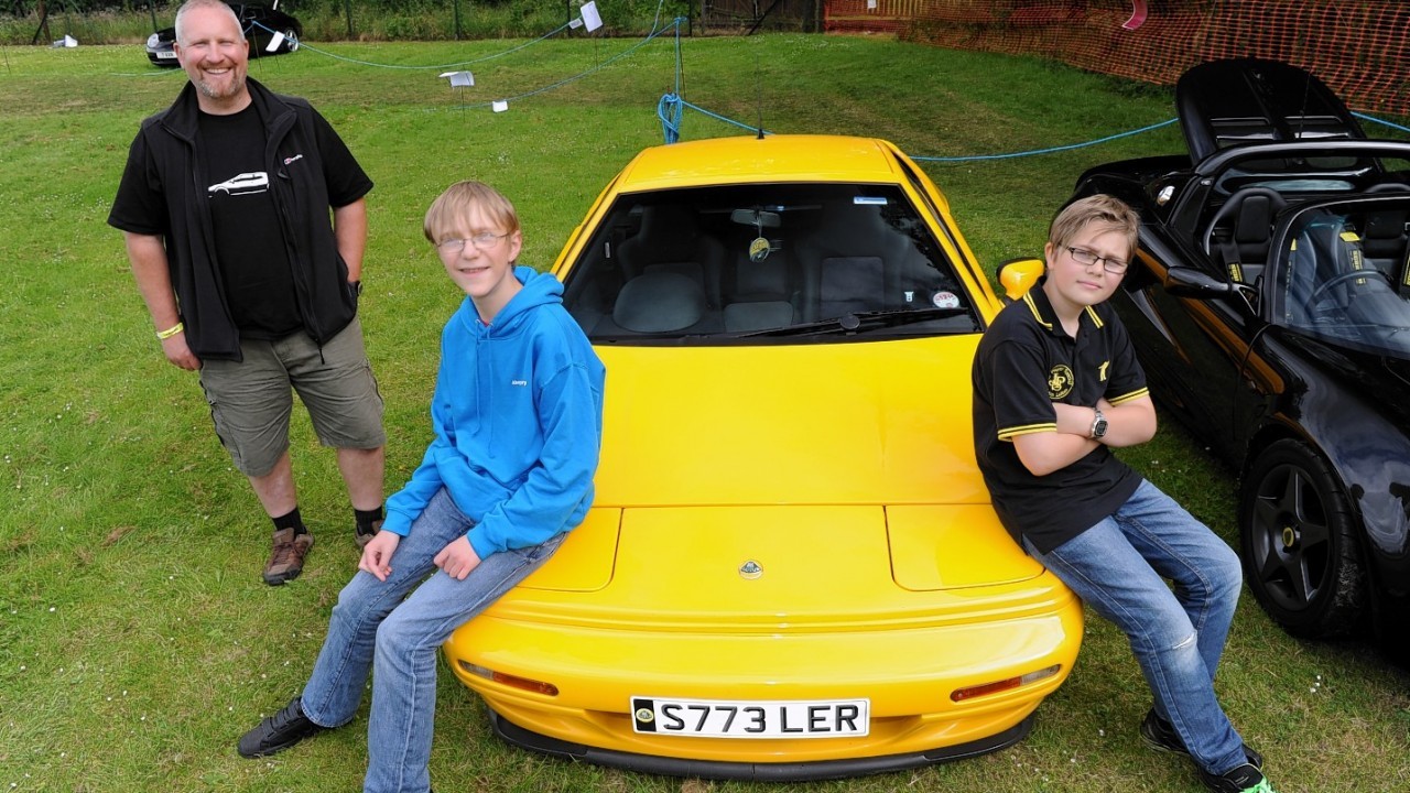 Archie Buchanan with sons Zak (left) and Josh and their Lotus Esprit GT3