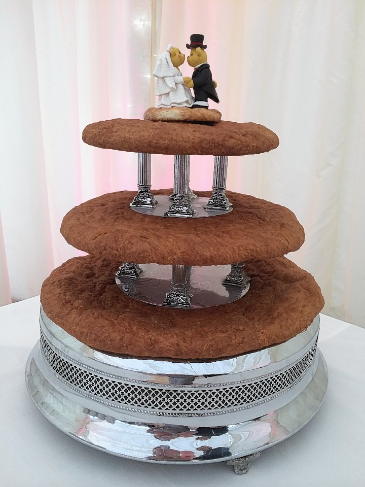 An Aberdeenshire couple recently had a buttery wedding cake at their wedding