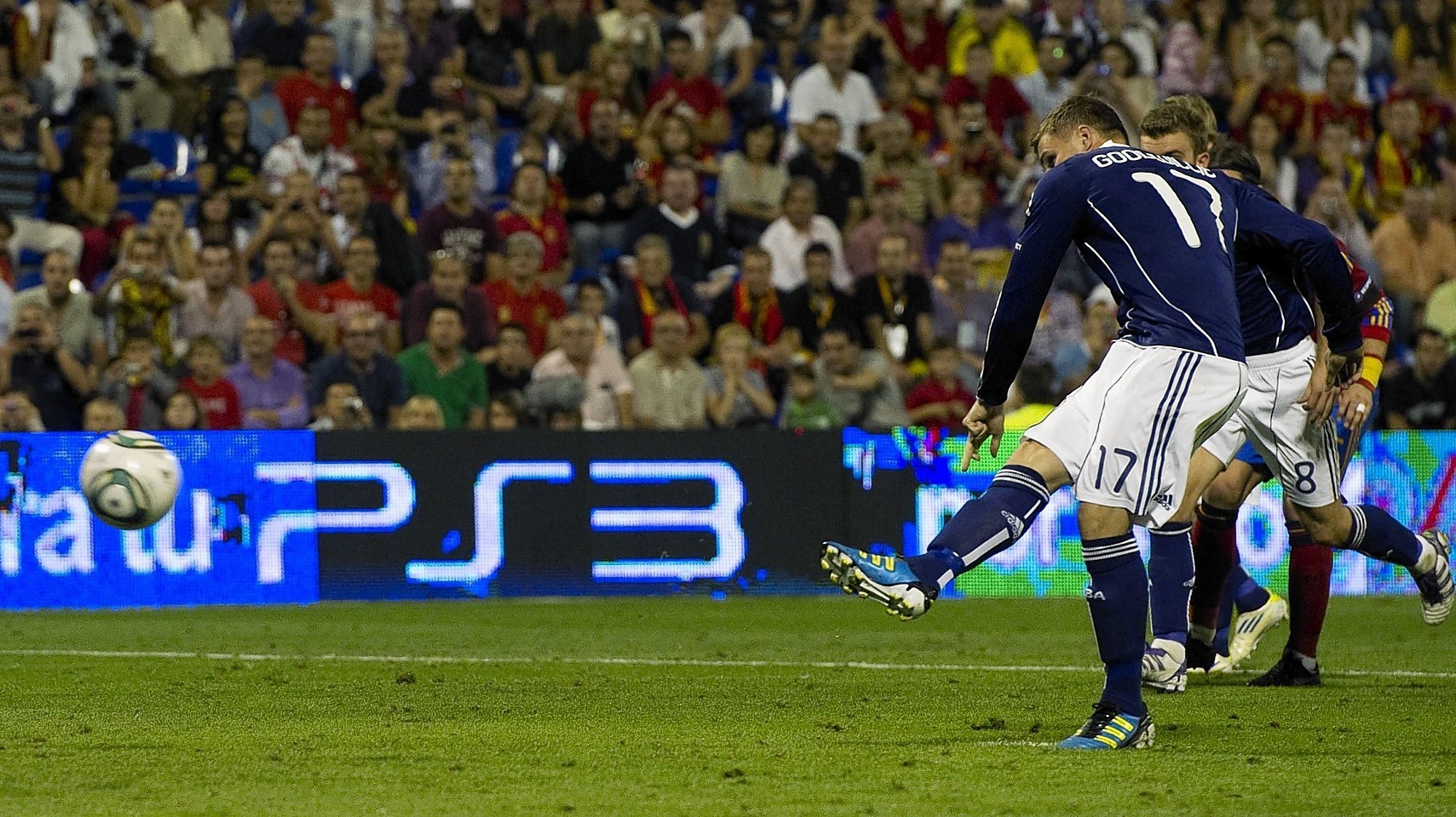 Goodwillie scores from the penalty spot against Spain