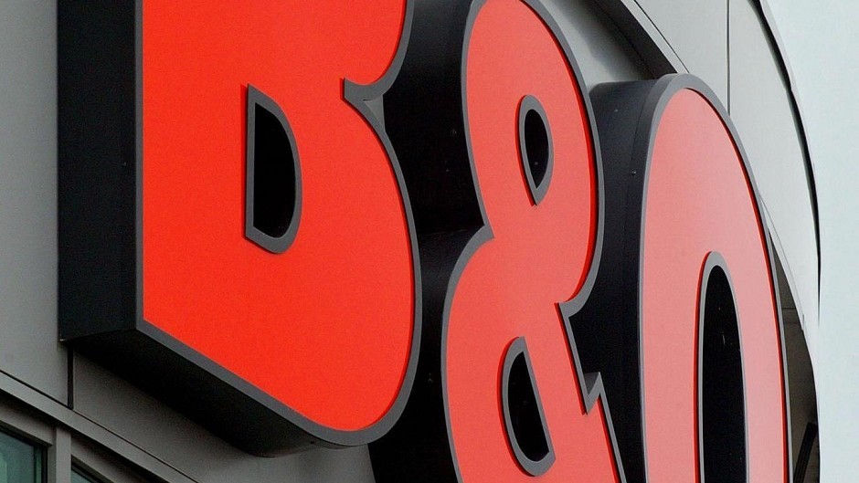 B&Q's like-for-like sales were 3.2% lower in the 10 weeks to July 12, owner Kingfisher said.