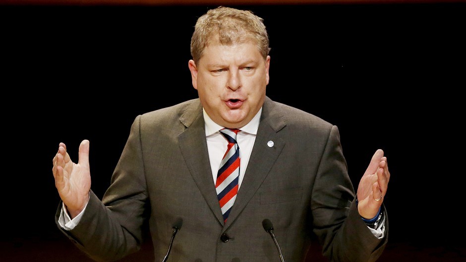 Angus Robertson branded defence ministers' failure to take questions in the Commons on the crash as disgraceful