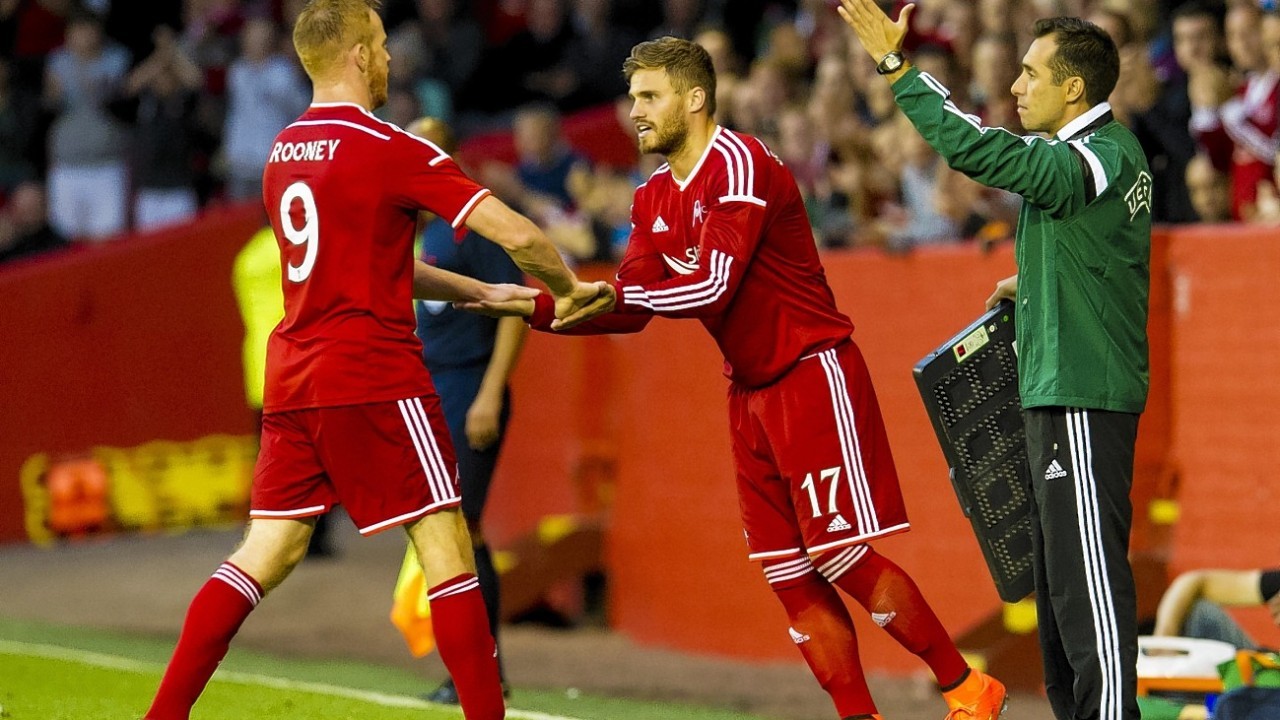 David Goodwillie (centre) replaces Adam Rooney as he makes his debut for Aberdeen