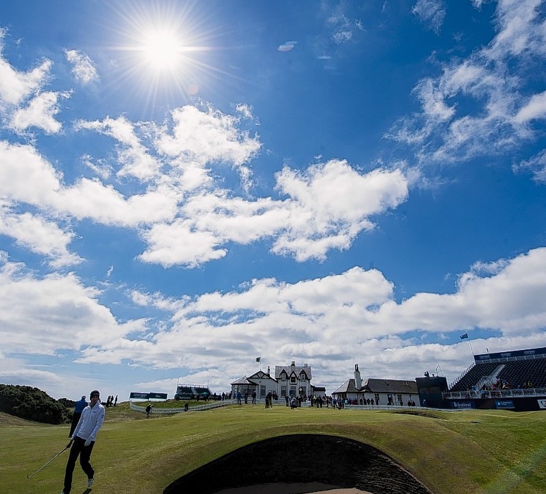The World's golfing elite are treated to a fantastic day of Scots weather at the AAM Scottish Open