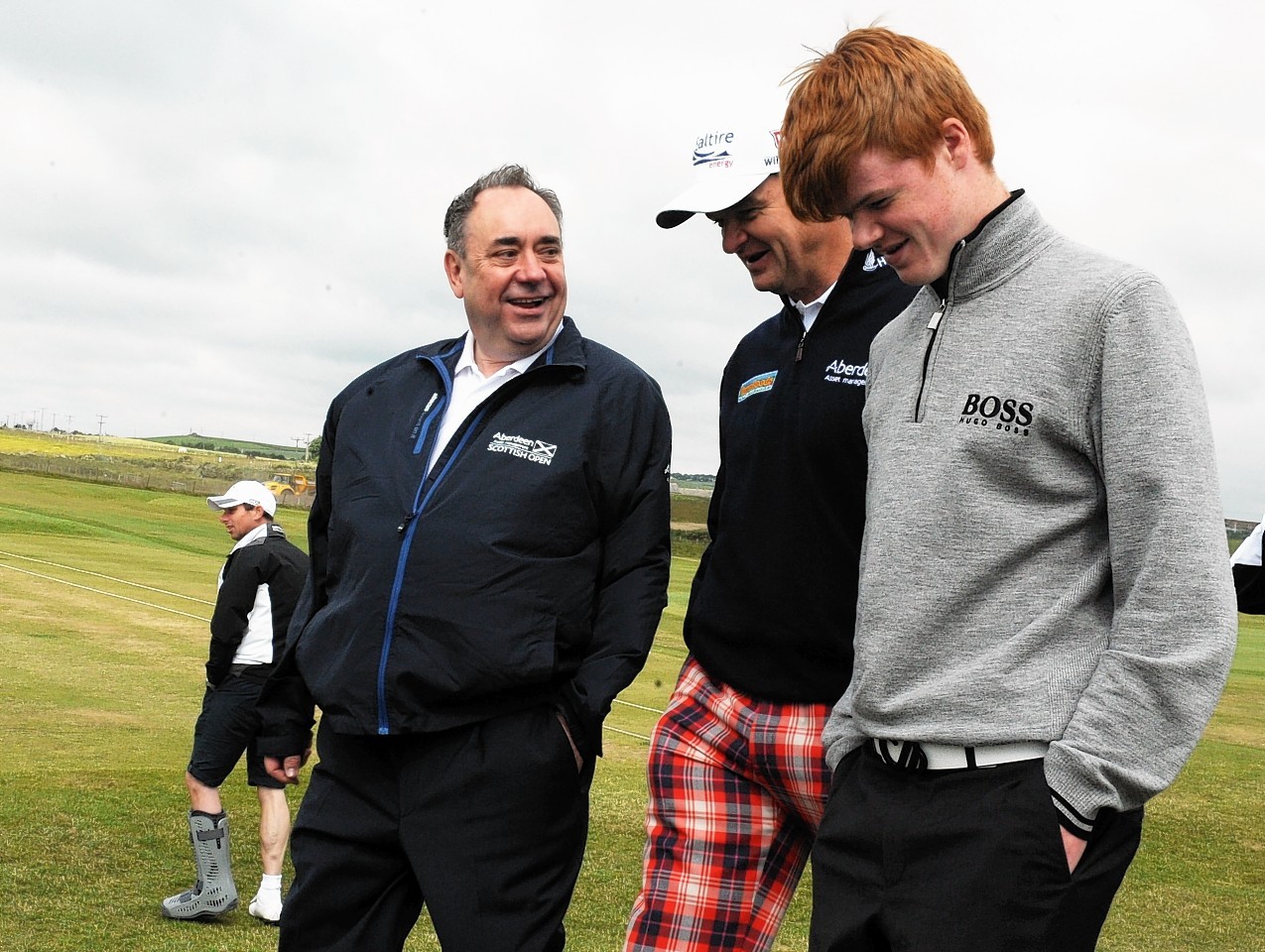 First Minister, Alex Salmond with Paul Lawrie at Murcar golf club, Aberdeen.