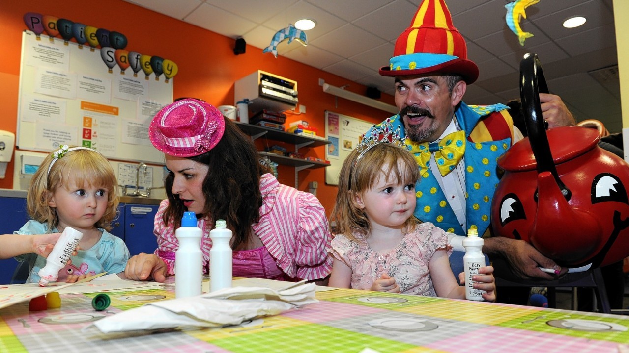 The Singing Kettle's Anya and Kevin visited the Royal Aberdeen Children's Hospital ahead of their shows at HMT