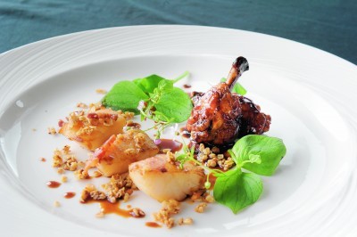 Scottish Scallops with Sticky Chicken Wings, Foraged Greens and Toasted Oats