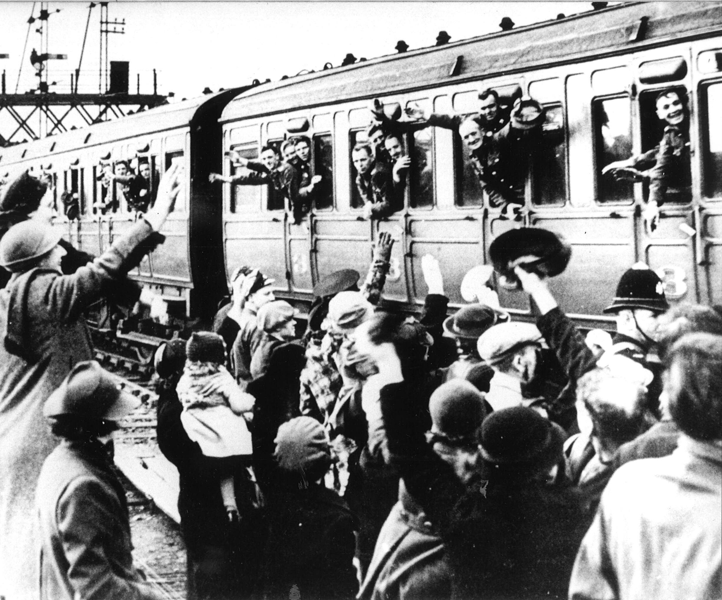 The troops say farewell at Aberdeen station 