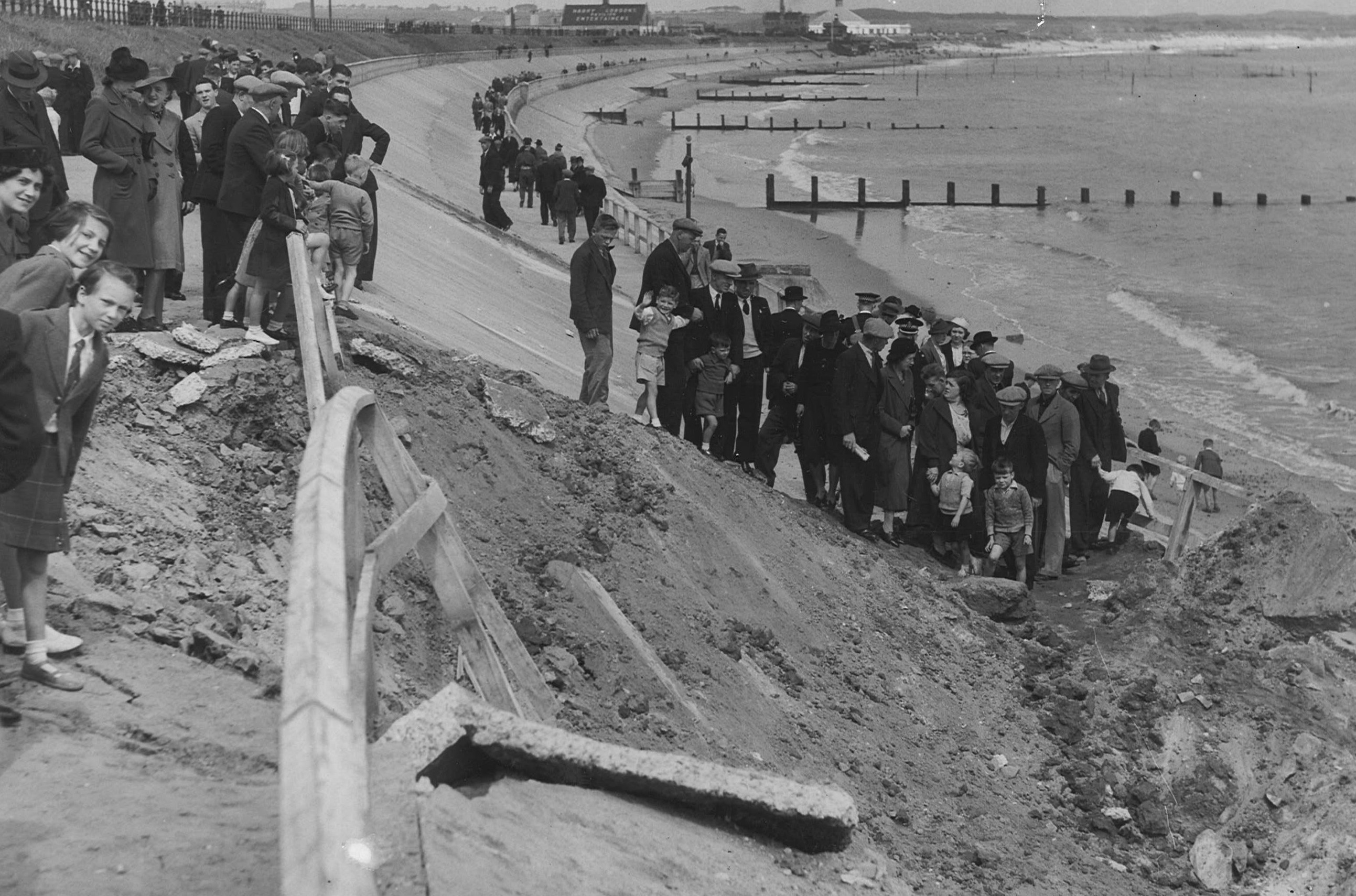 Bomb damage at Aberdeen Beach, 1 July 1941