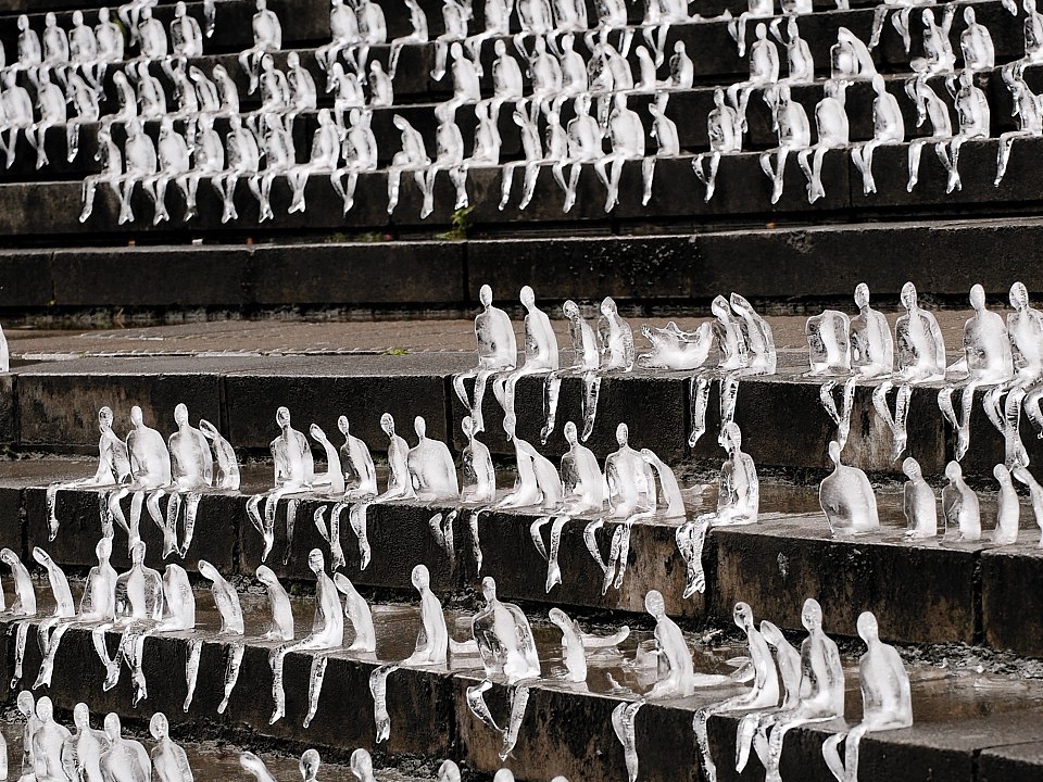 Some 5,000 figures were made out of ice for the Minimum Monument, a major exhibition by Nele Azevedo, part of Birmingham City Council's World War I commemorations.