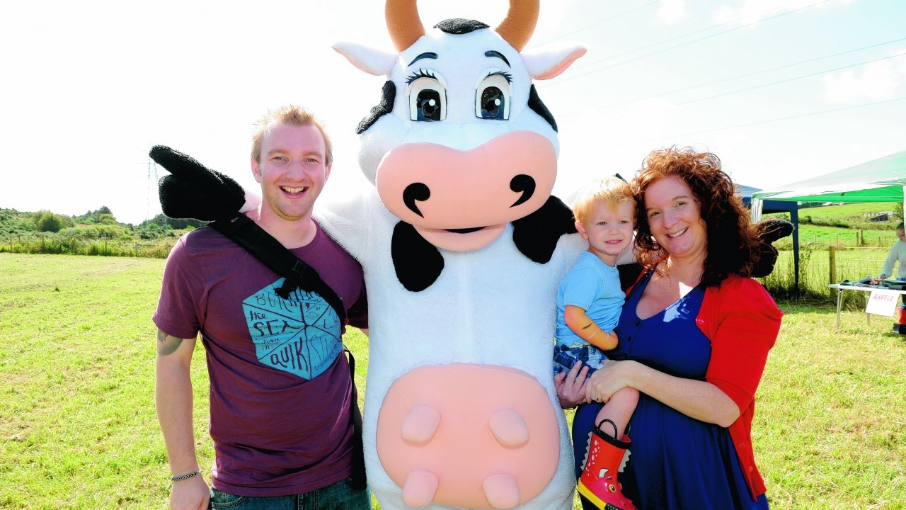 Andy Morris, Chris Mathieson (Daisy the cow) with Sam and Wendy Greenhowe